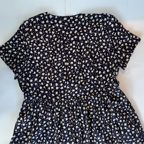 MADEWELL - MIDI DRESS
*NEVER WORN*
Short sleeve, v-neck, navy floral midi dress - Picture 6 of 10